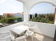 Krk, Terrace 2 in the apartment, with a sea view, (pet friendly) and WiFi.