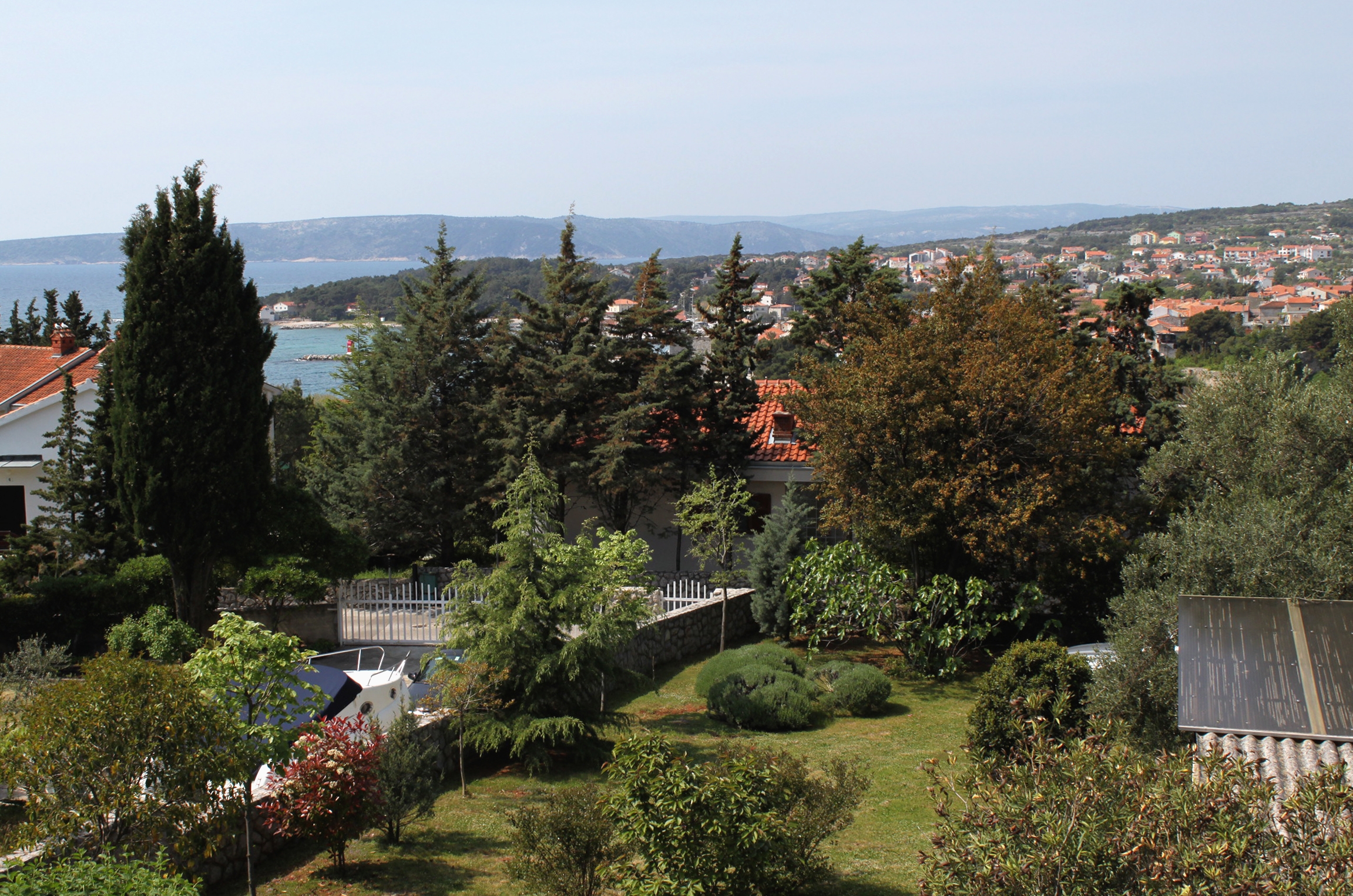 One bedroom apartment with terrace and sea view Krk  A-b