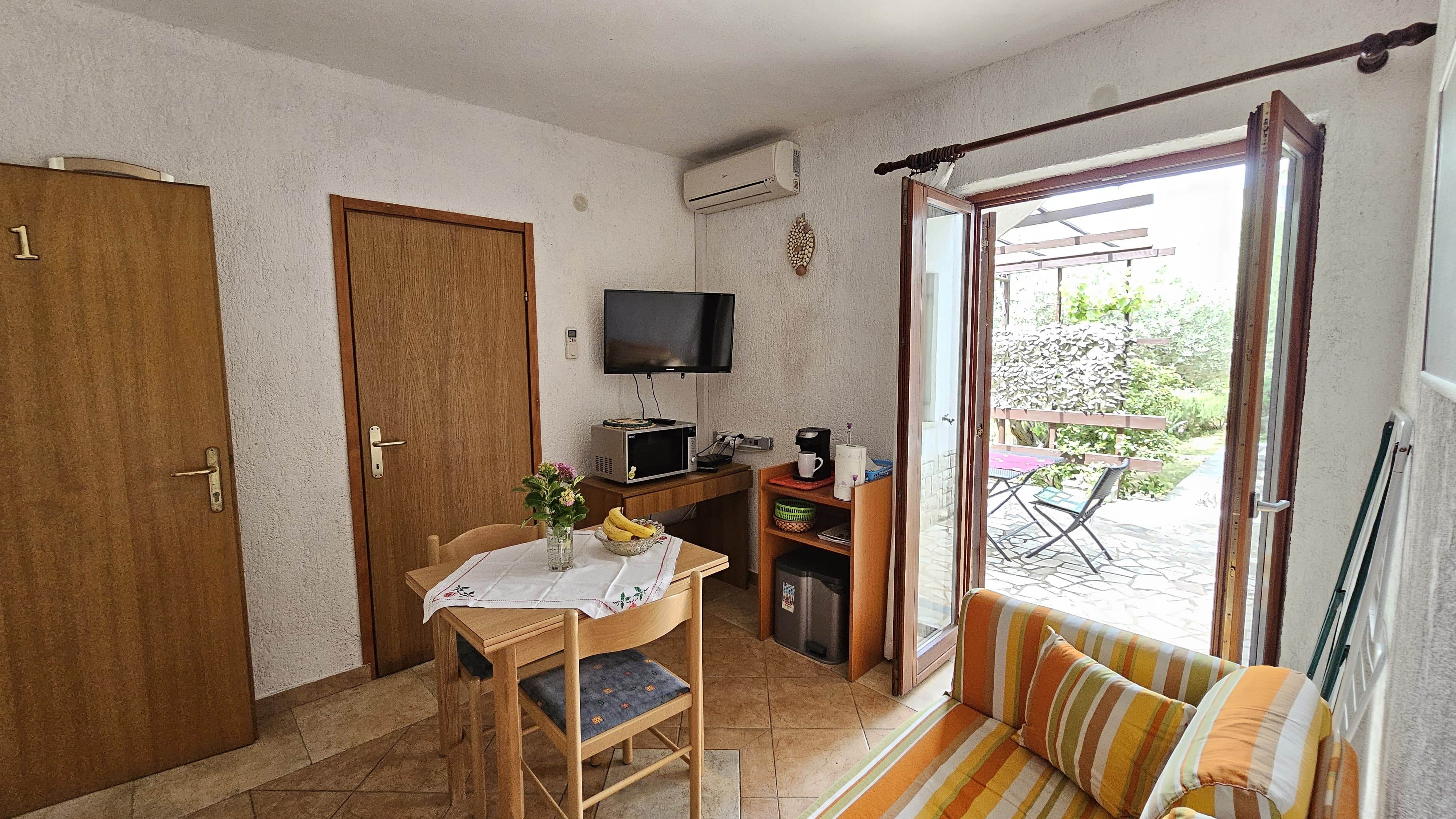 One bedroom apartment with terrace Pinezići (Krk) (A-5319-b) One bedroom apartment with terrace Pinezići (Krk) (A-5319-b)