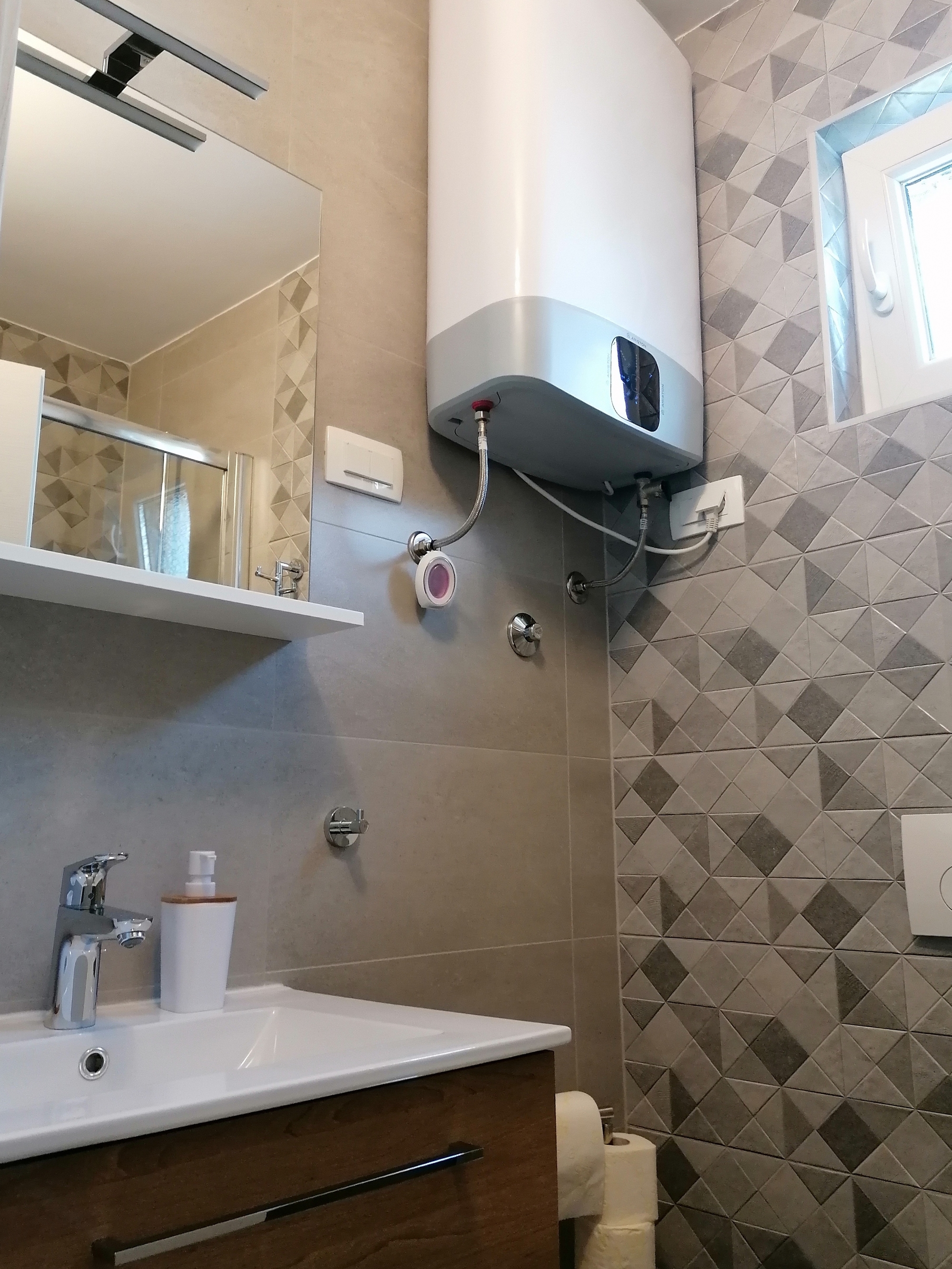 Two bedroom apartment with terrace Njivice, Krk  A-b