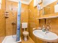 Njivice, Bathroom in the studio-apartment, (pet friendly) and WiFi.