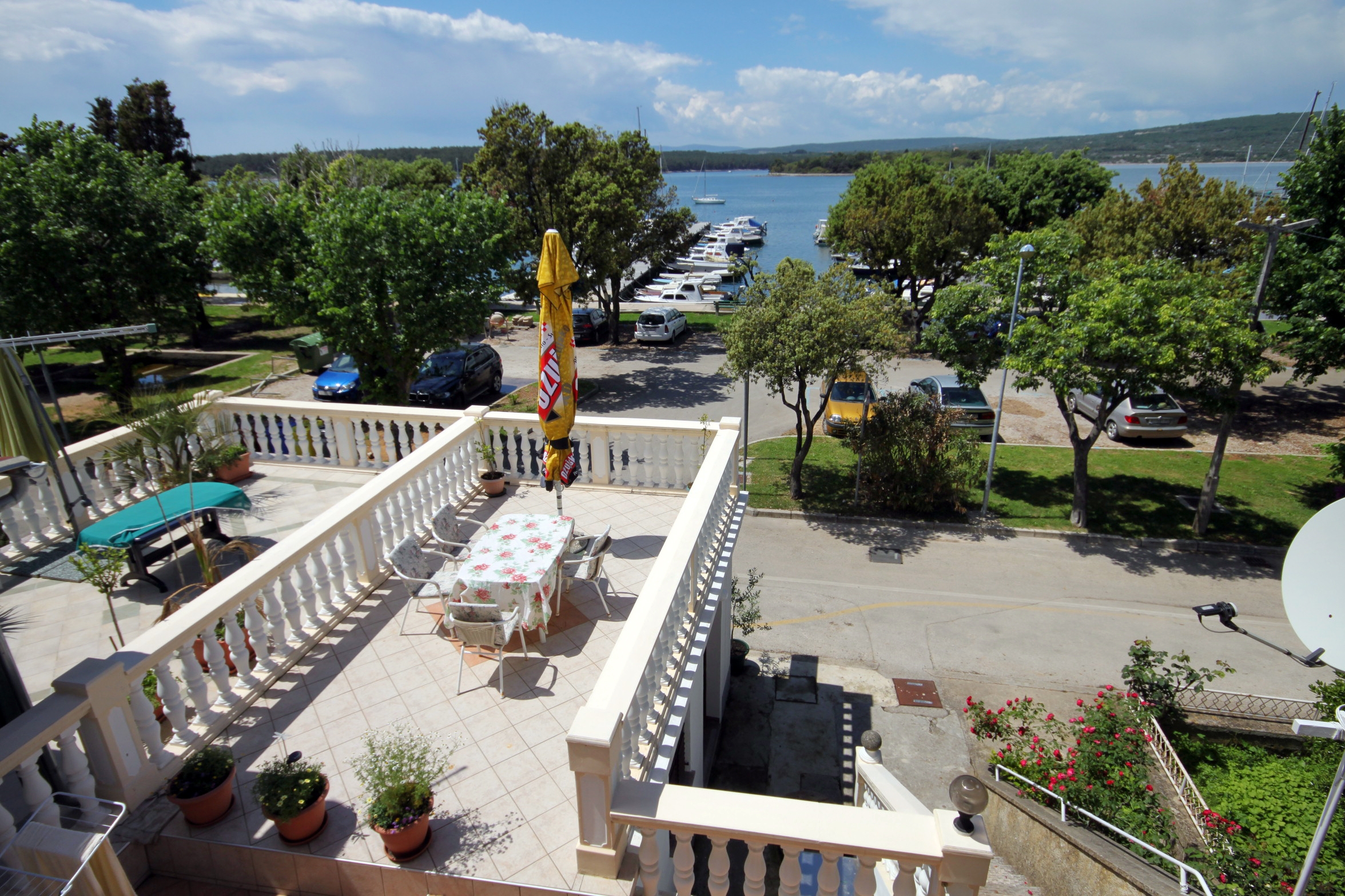 Two bedroom apartment with terrace and sea view Punat, Krk  A-a