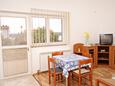 Punat, Dining room in the apartment, (pet friendly) and WiFi.