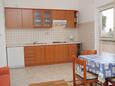 Punat, Kitchen in the apartment, (pet friendly) and WiFi.