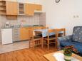 Jídelna Punat, Jídelna v ubytování typu apartment, s klimatizací, domácí mazlíčci povoleni a WiFi.