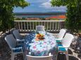 Punat, Terrasse dans l’hébergement en type apartment, avec la vue sur la mer, animaux acceptés et WiFi.