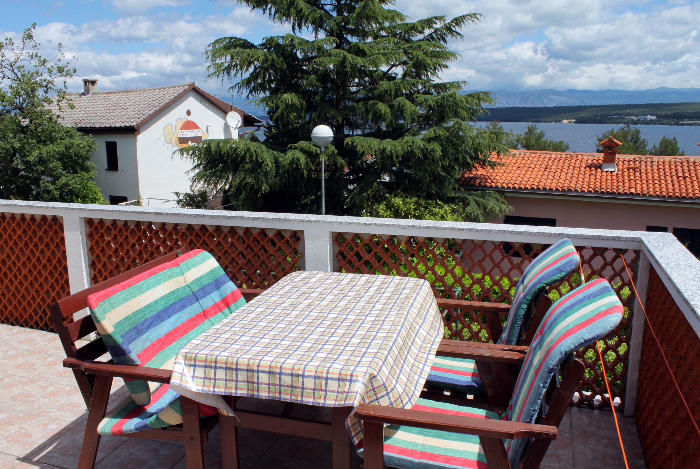 Three bedroom apartment with terrace and sea view Vantačići, Krk  A-a