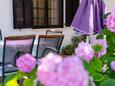 Punat, Terrasse dans l’hébergement en type apartment, avec la vue sur la mer, animaux acceptés et WiFi.