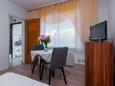 Punat, Dining room in the apartment, (pet friendly) and WiFi.