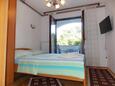 Ložnice 1 Malinska, Ložnice 1 v ubytování typu apartment, s klimatizací, domácí mazlíčci povoleni a WiFi.