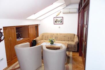 Living room Malinska, Living room in the apartment, dostupna klima, dopusteni kucni ljubimci i WIFI.