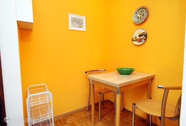 Dining room Vantačići, Dining room in the studio-apartment.