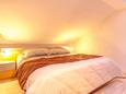 Ložnice 1 Njivice, Ložnice 1 v ubytování typu apartment, domácí mazlíčci povoleni a WiFi.
