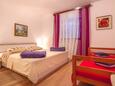 Ložnice 1 Njivice, Ložnice 1 v ubytování typu apartment, domácí mazlíčci povoleni a WiFi.