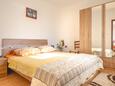 Ložnice 2 Njivice, Ložnice 2 v ubytování typu apartment, domácí mazlíčci povoleni a WiFi.