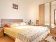 Njivice, Dormitorio 2 in the apartment, (pet friendly) y WiFi.