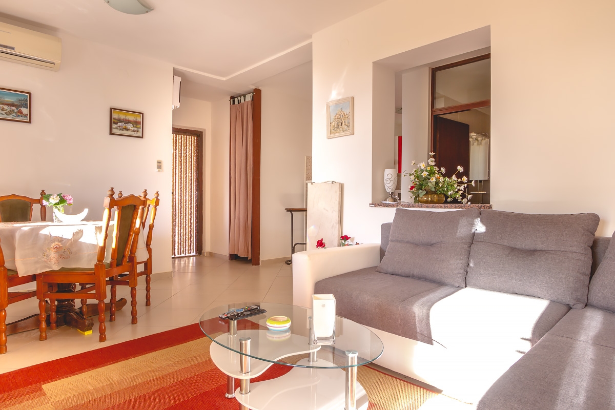 Two bedroom apartment with terrace and sea view Njivice, Krk (A-5362-b)