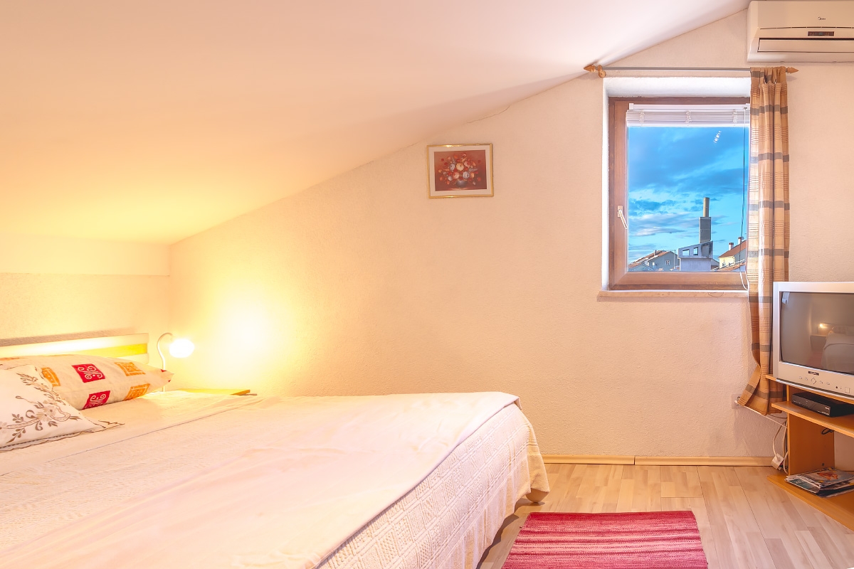 Room with air-conditioning Njivice, Krk (S-5362-b) Room with air-conditioning Njivice, Krk (S-5362-b)