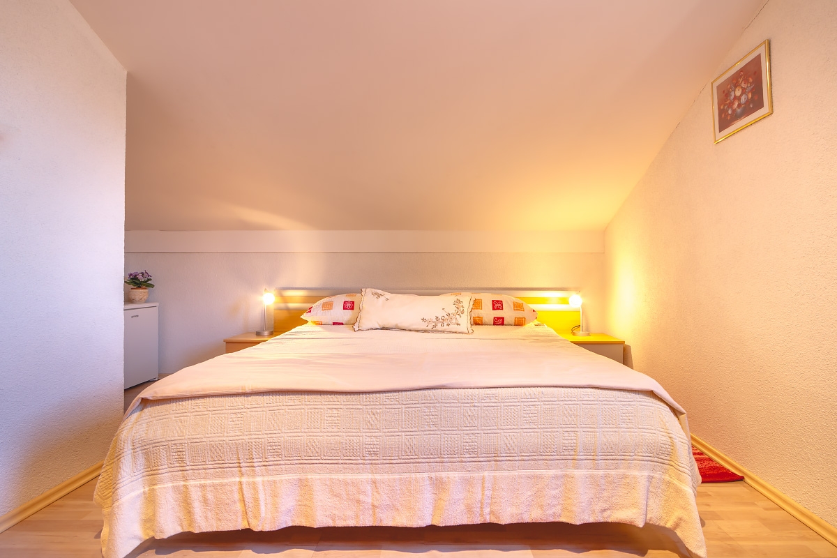 Room with air-conditioning Njivice, Krk (S-5362-b)