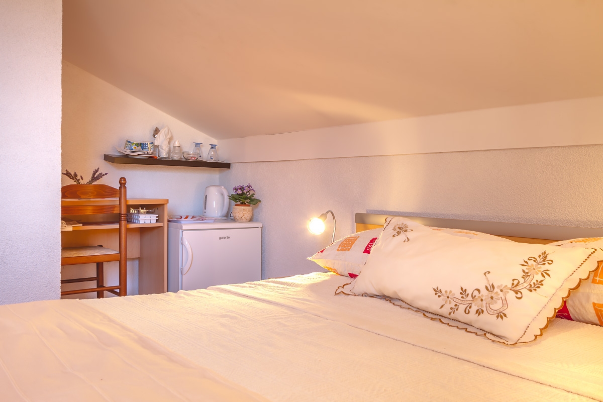 Room with air-conditioning Njivice, Krk (S-5362-b)