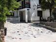Parkiralište Artatore, Lošinj, Parkiralište 5377 - Apartmani sa kamenitom plažom.