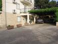 Parking lot Jelsa, Hvar, Parking lot 538 - Apartments with sandy beach.