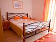Ložnice 1 Vrbnik, Ložnice 1 v ubytování typu apartment, domácí mazlíčci povoleni a WiFi.