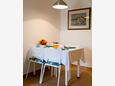 Vrbnik, Comedor in the apartment, (pet friendly) y WiFi.