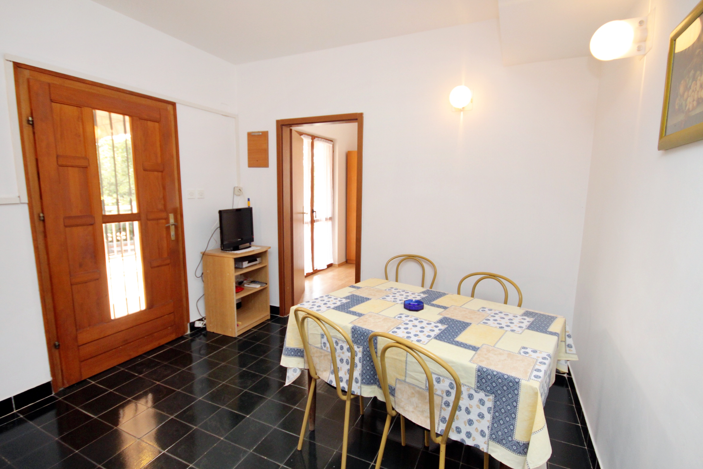 Two bedroom apartment with terrace Njivice, Krk (A-5398-d) Two bedroom apartment with terrace Njivice, Krk (A-5398-d)