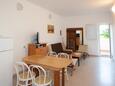 Njivice, Salle à manger dans l’hébergement en type apartment, WiFi.