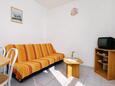 Njivice, Salon dans l’hébergement en type apartment, climatisation disponible et WiFi.