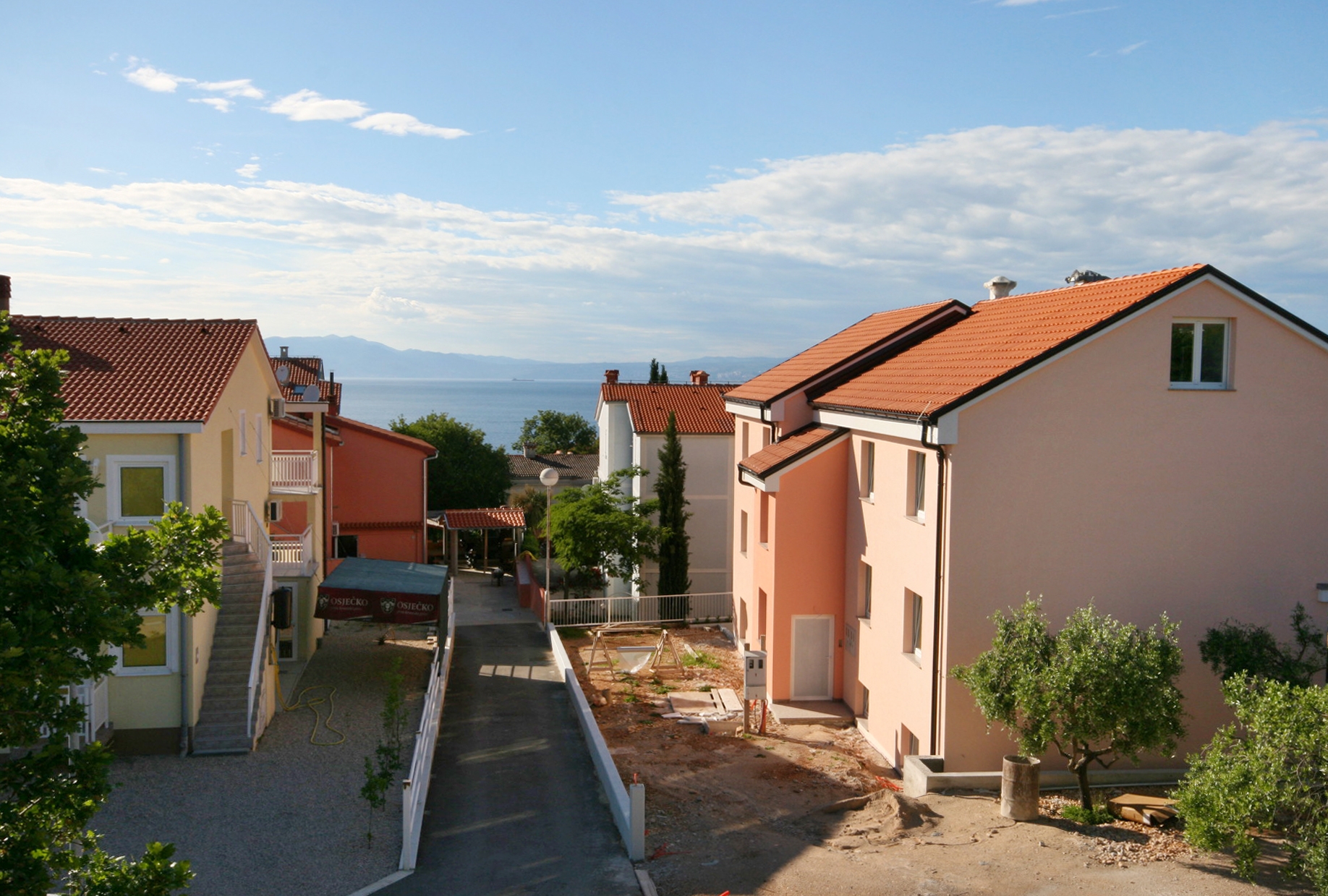 One bedroom apartment with terrace and sea view Njivice, Krk  A-g