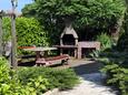 Njivice, Krk, Cour 5398 - Appartements et chambres avec une plage de galets.
