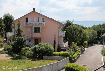 Njivice, Krk, Объект 5398 - Апартаменты и комнаты с галечным пляжем.