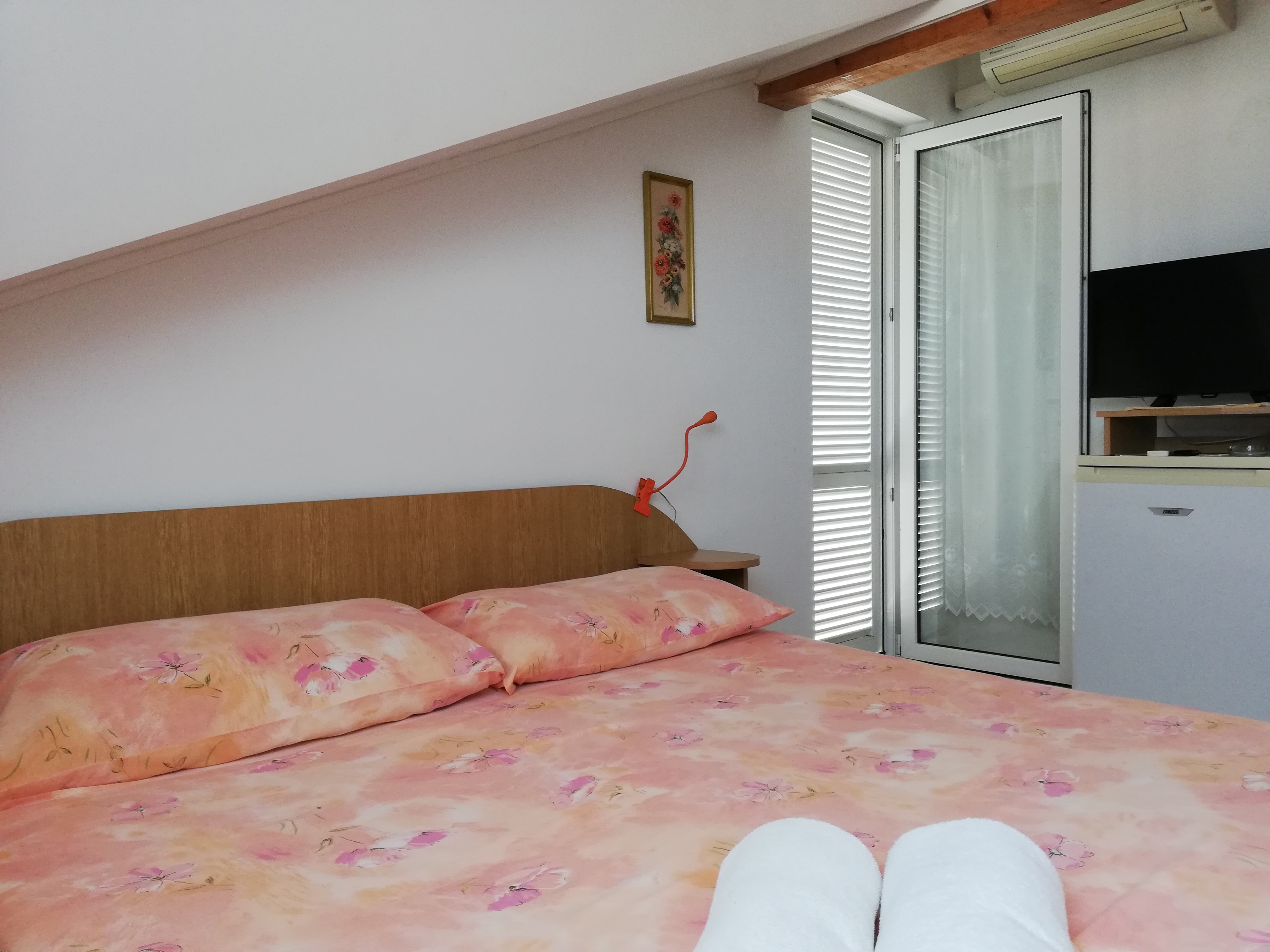 Room with balcony and sea view Njivice, Krk (S-5398-a)