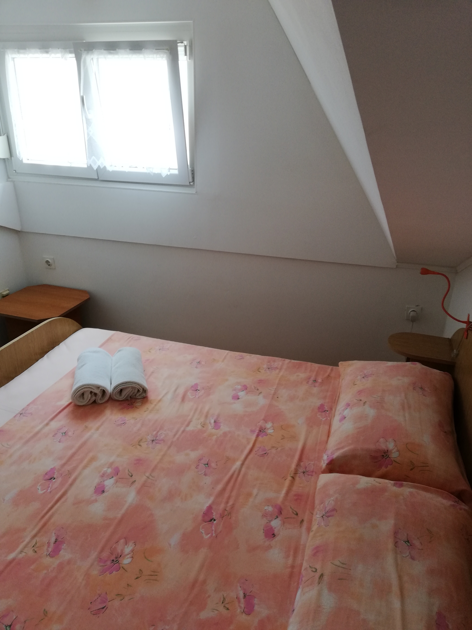 Room with balcony and sea view Njivice, Krk (S-5398-a)