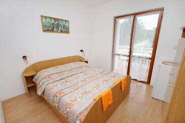 Njivice, Dormitorio in the room, air condition available y WiFi.