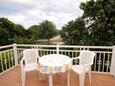 Njivice, Terrasse dans l’hébergement en type room, WiFi.