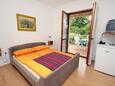 Njivice, Dormitorio in the room, air condition available y WiFi.