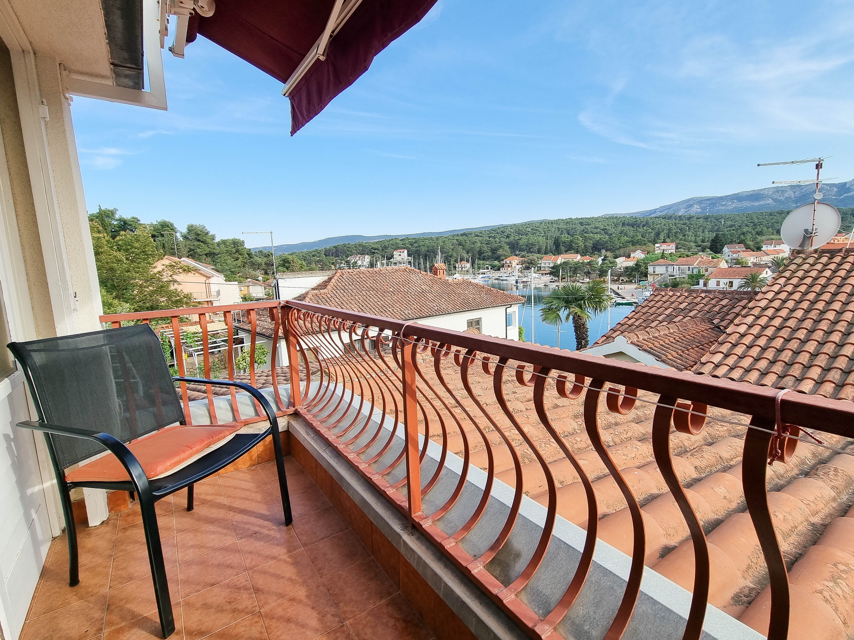 Two bedroom apartment with balcony and sea view Vrboska, Hvar  A-a
