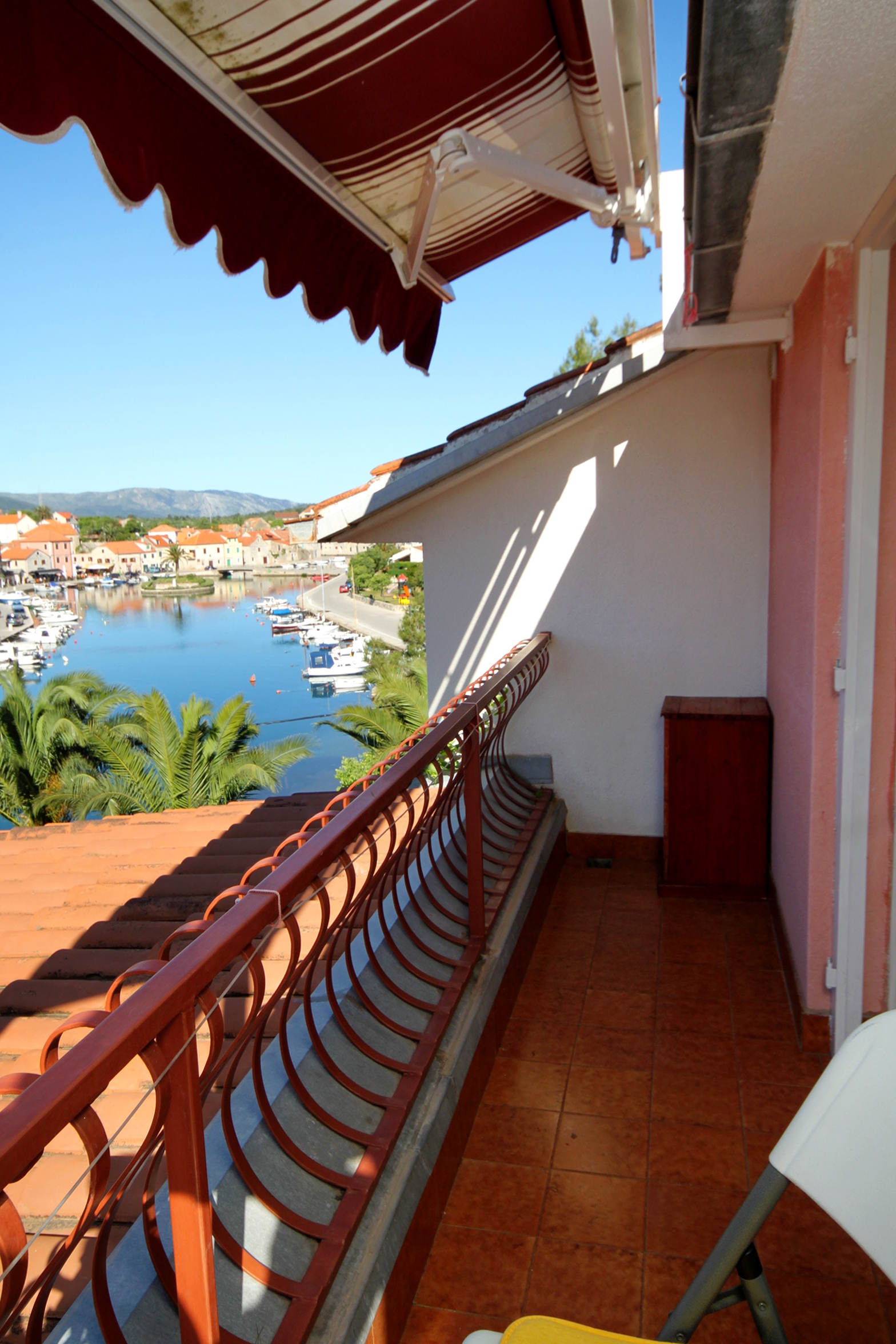 Two bedroom apartment with balcony and sea view Vrboska, Hvar  A-a