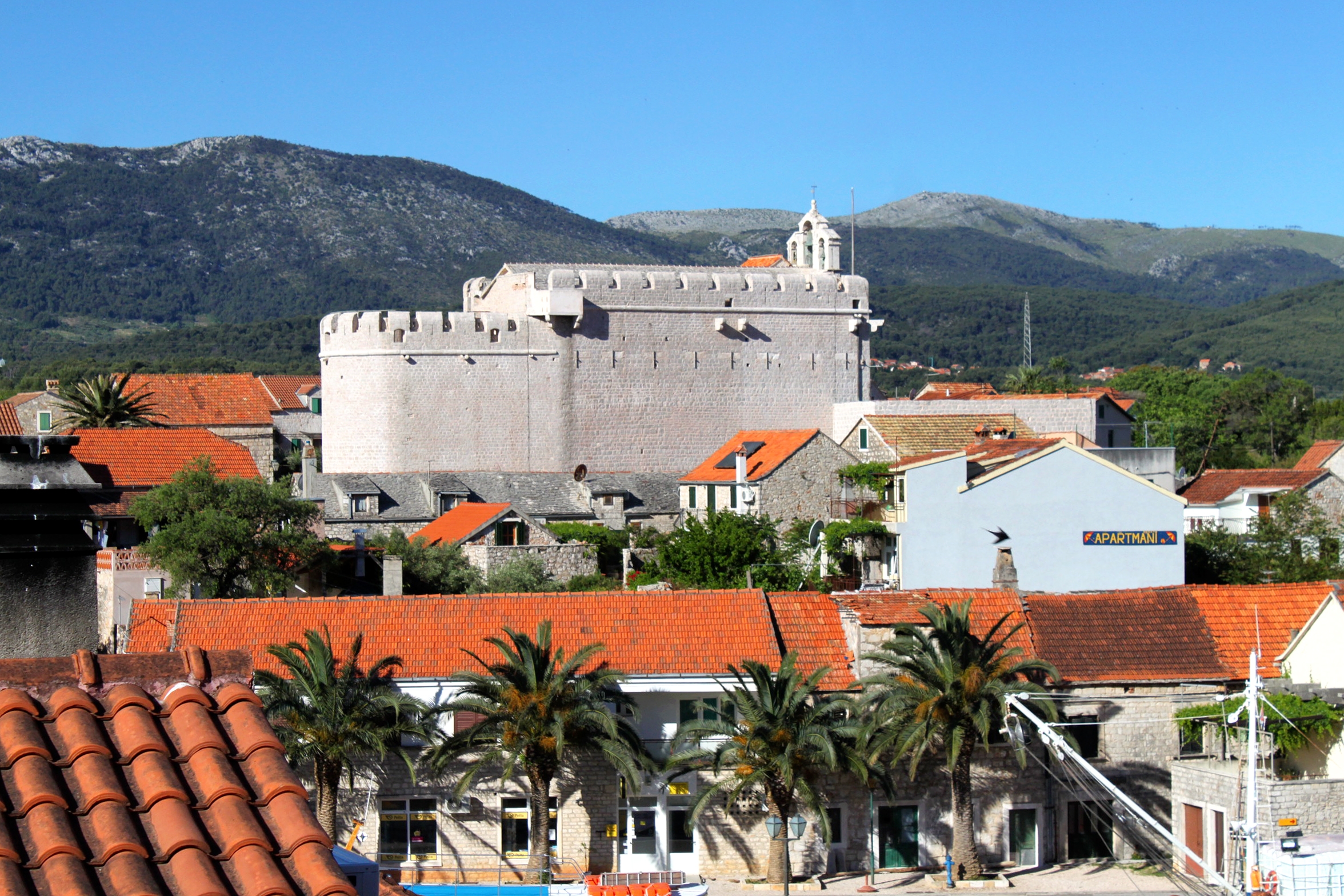 Two bedroom apartment with balcony and sea view Vrboska, Hvar  A-a