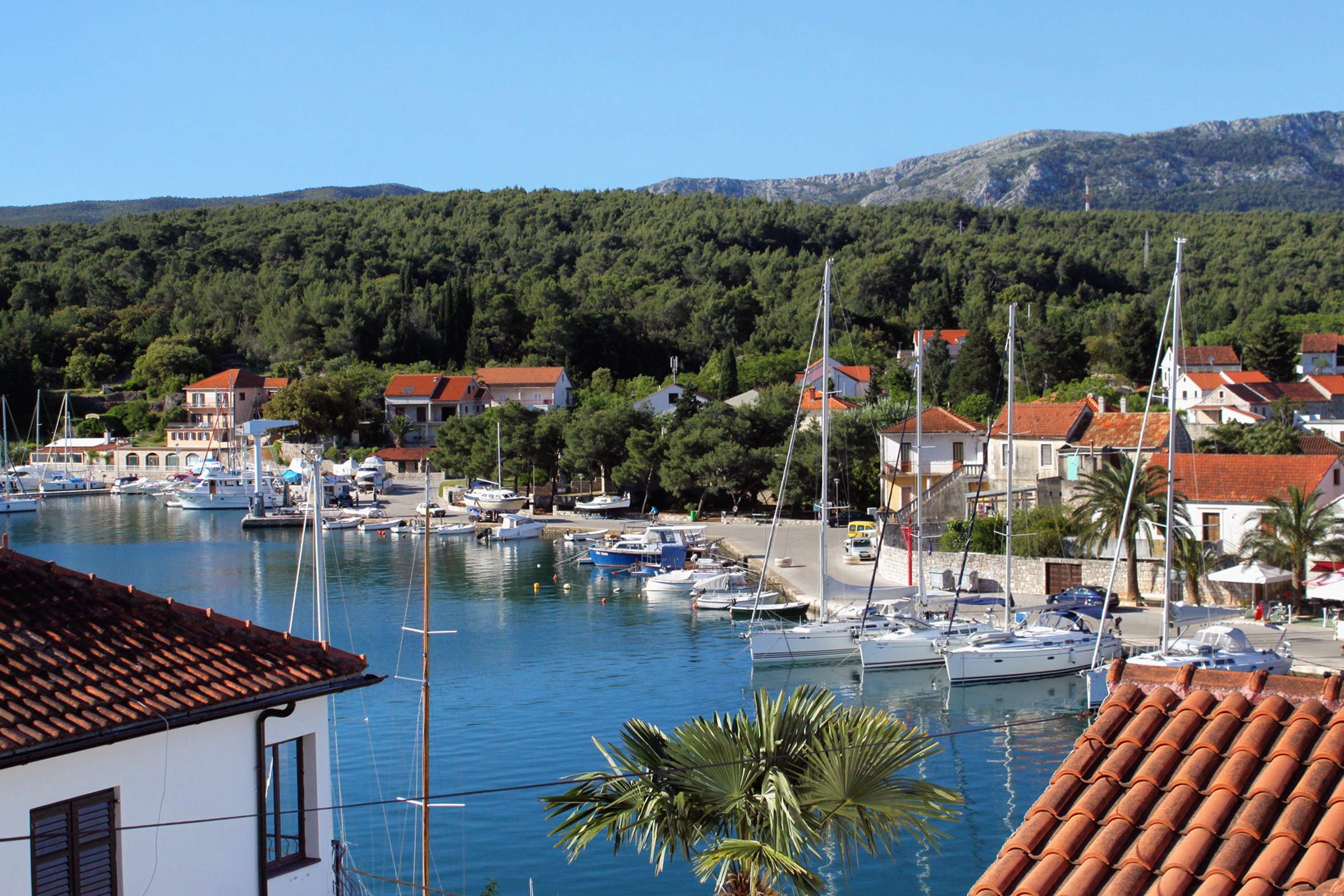 Two bedroom apartment with balcony and sea view Vrboska, Hvar  A-a