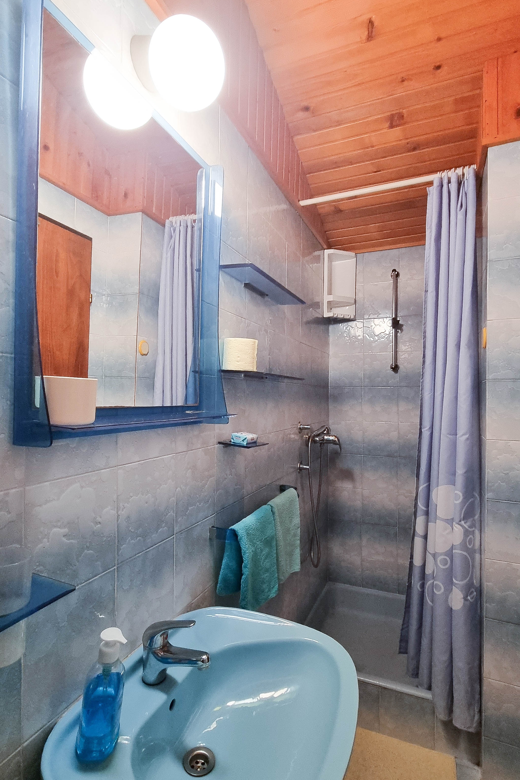 Two bedroom apartment with balcony and sea view Vrboska, Hvar  A-a