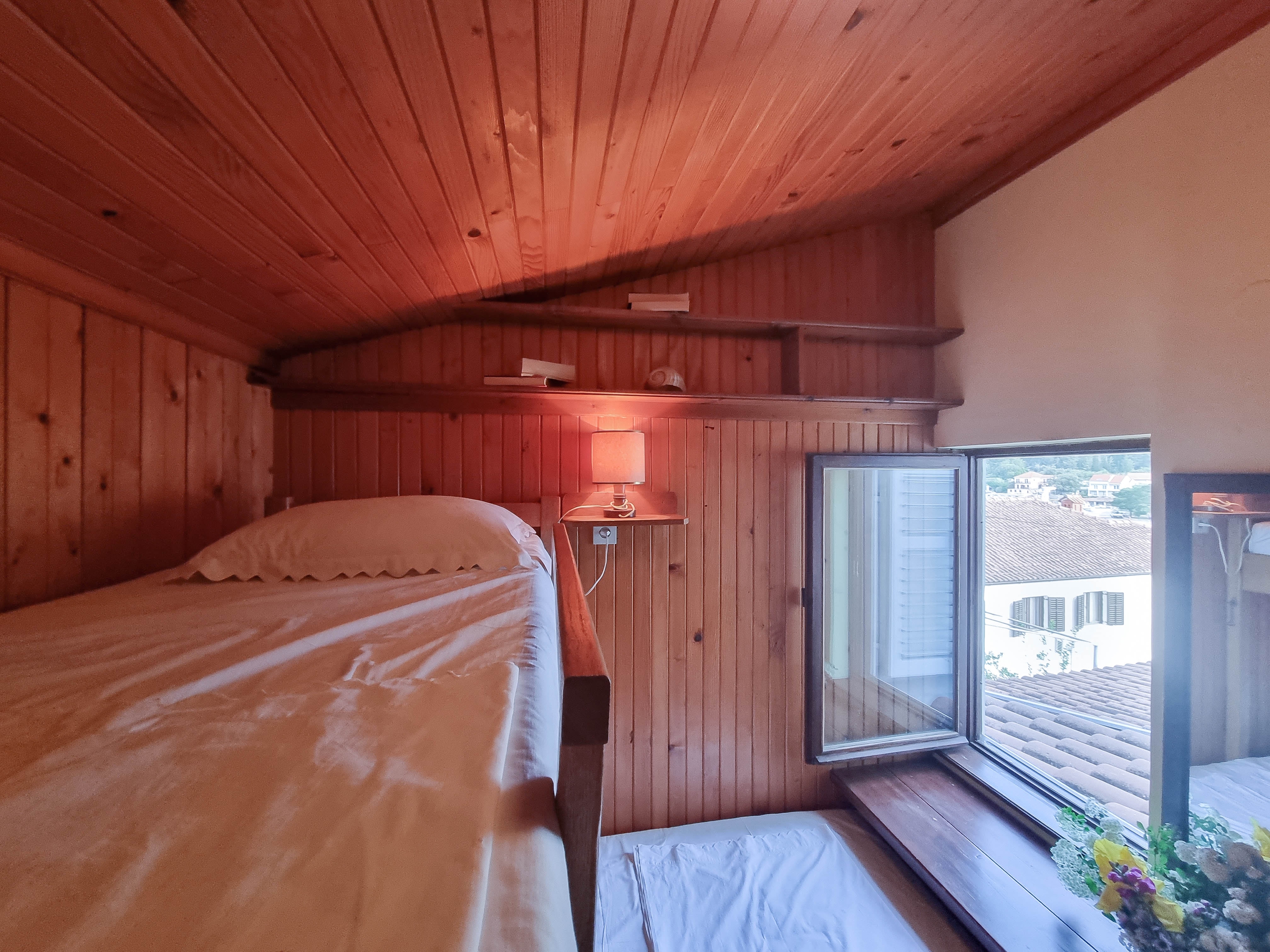 Two bedroom apartment with balcony and sea view Vrboska, Hvar  A-a