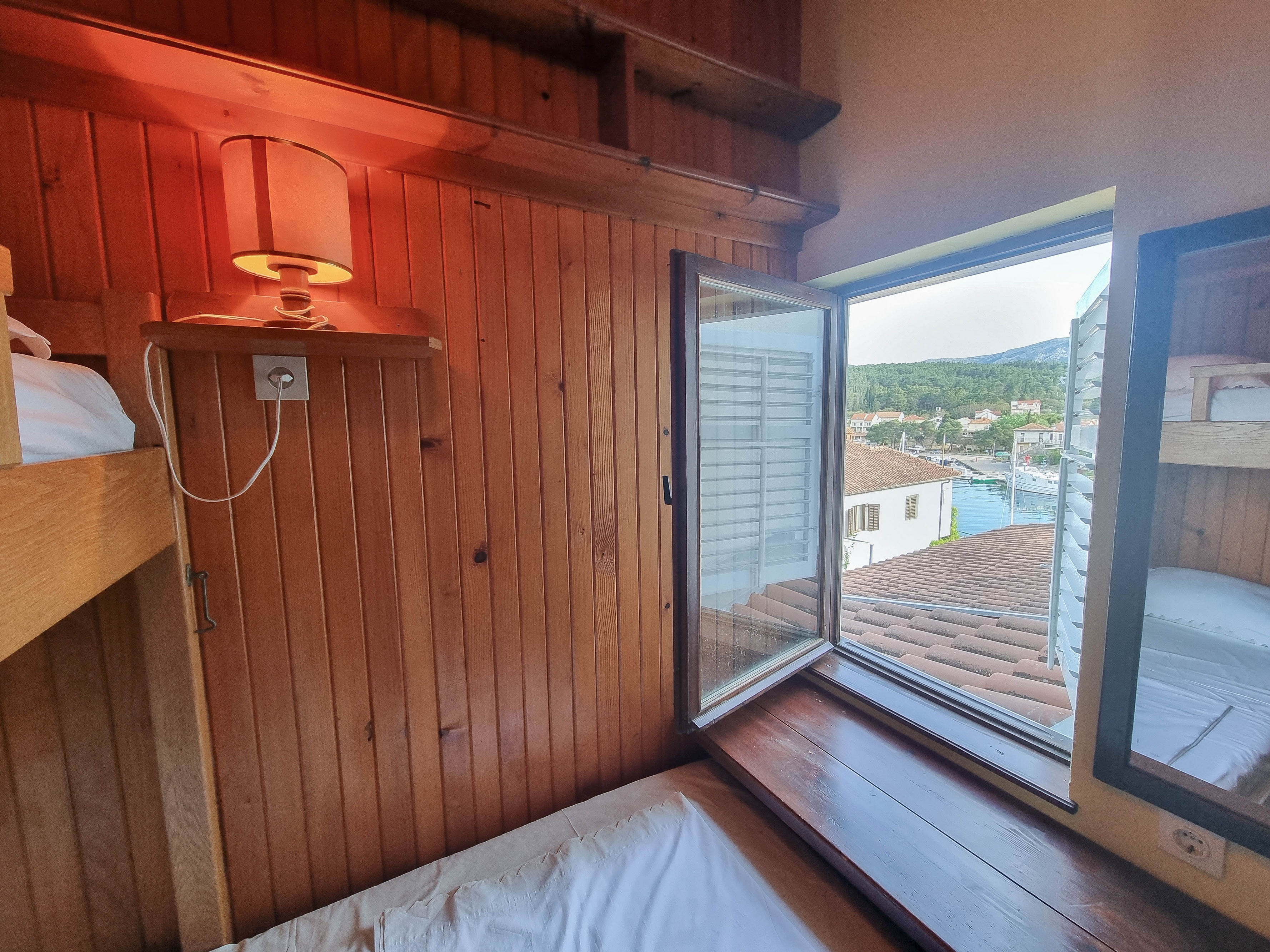Two bedroom apartment with balcony and sea view Vrboska, Hvar  A-a
