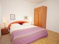Спальня 1 Punat, Спальня 1 в размещении типа apartment, WiFi.