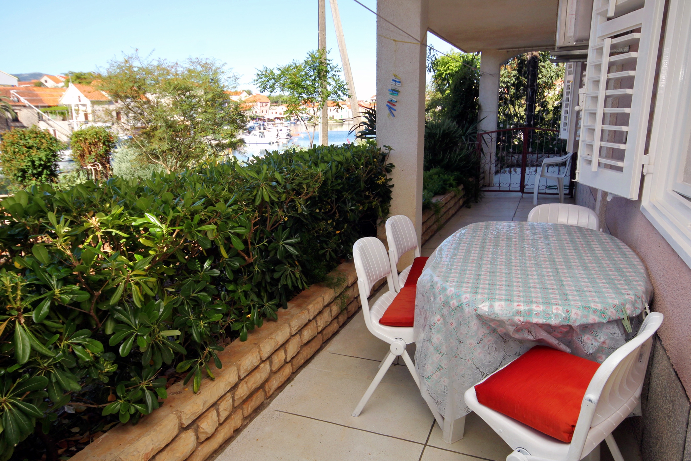 Two bedroom apartment with terrace and sea view Vrboska, Hvar  A-a