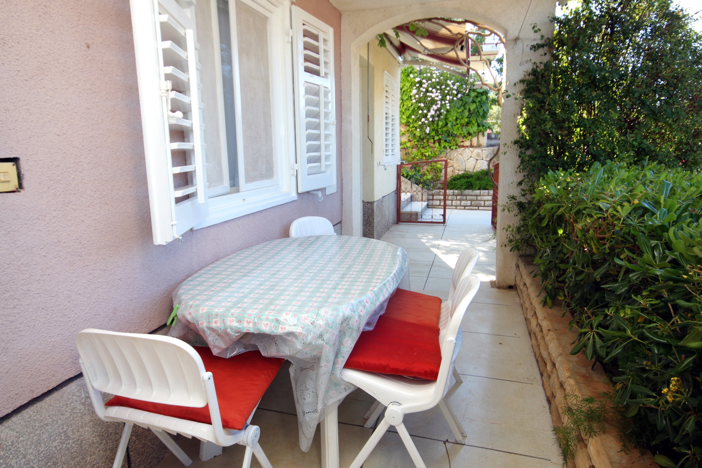 Two bedroom apartment with terrace and sea view Vrboska, Hvar  A-a