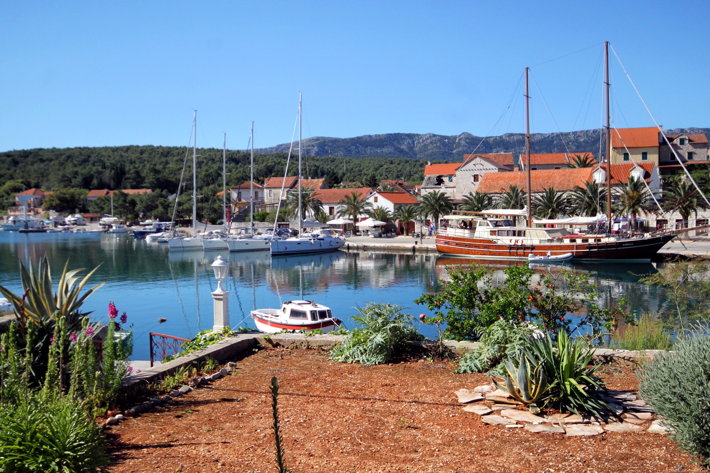 Two bedroom apartment with terrace and sea view Vrboska, Hvar  A-a